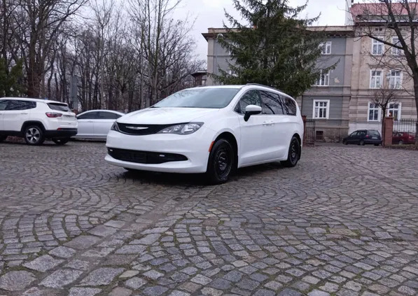 samochody osobowe Chrysler Pacifica cena 100000 przebieg: 6690, rok produkcji 2021 z Świdnica